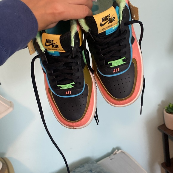 nike shoes - Picture 2 of 2